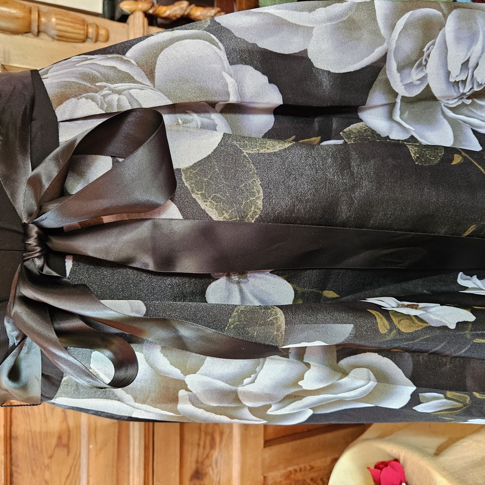 Beautiful SLNY Black and Gray Women's Gown. With Flowing Floral Skirt. Size 18 - Picture 5 of 6